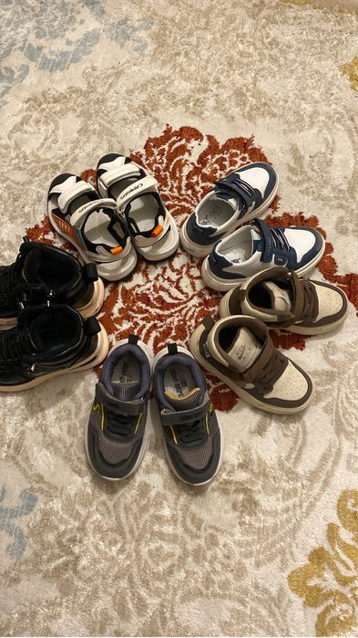 Продам детскую обувь