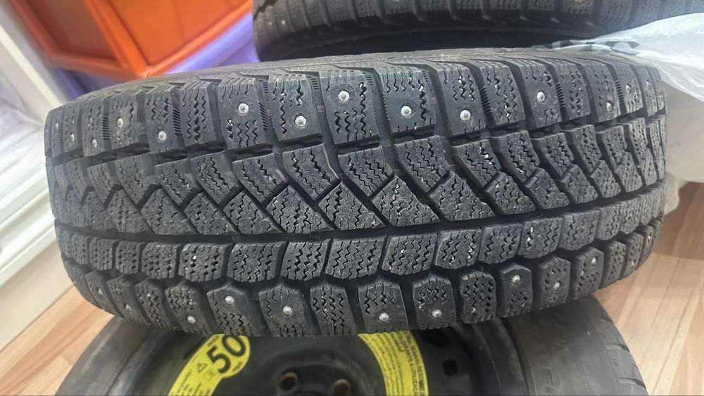 Комплект Зимних Шин с Шипами с дисками