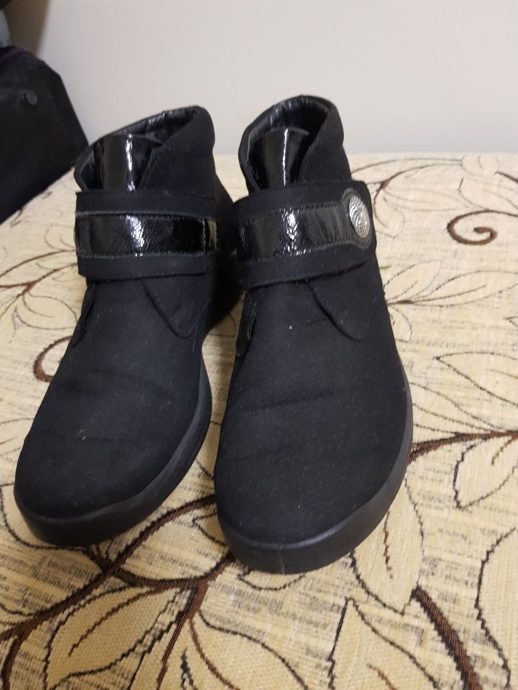 Дамски велурени боти