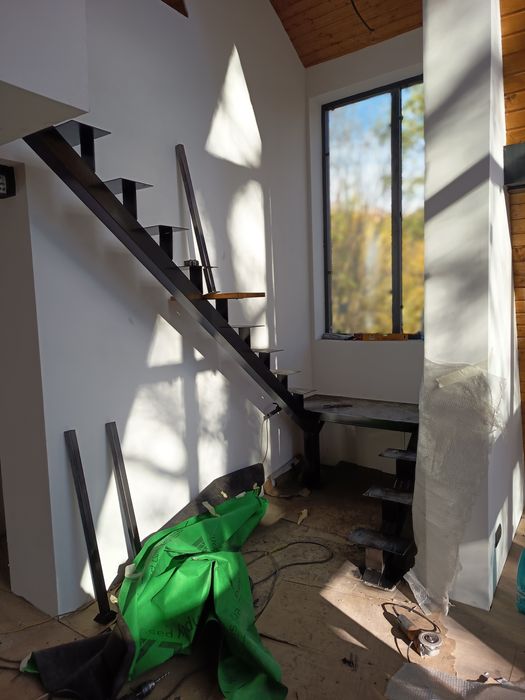 Vindem scări interior de lemn