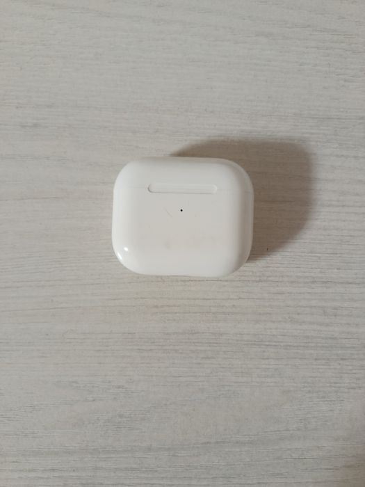Продается наушник Airpods