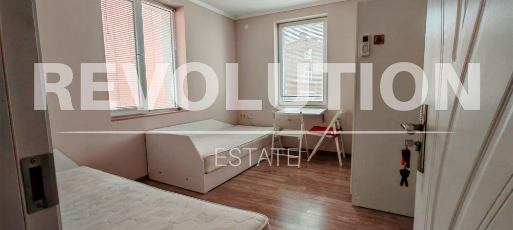 Дава се под наем Едностаен апартамент в Пловдив, Център - 30 кв.м за 275 € - Снимка #1