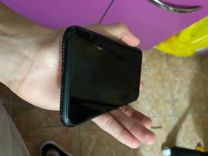 Айфон XR 64GB фейс работает