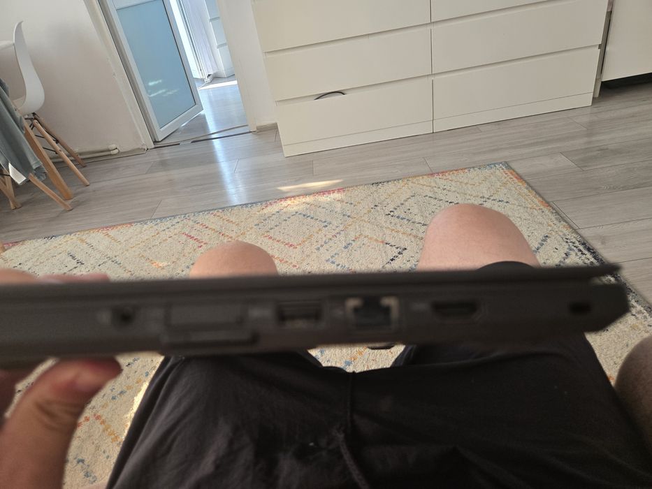 Vând laptop lenovo