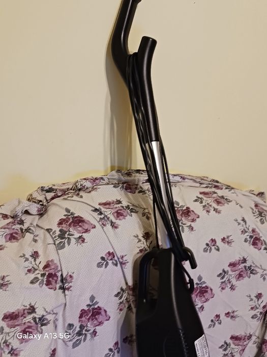 Vând aspirator electric de mână, folosit puțin