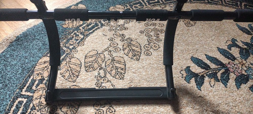 Bara de tractiuni pentru tocul usii