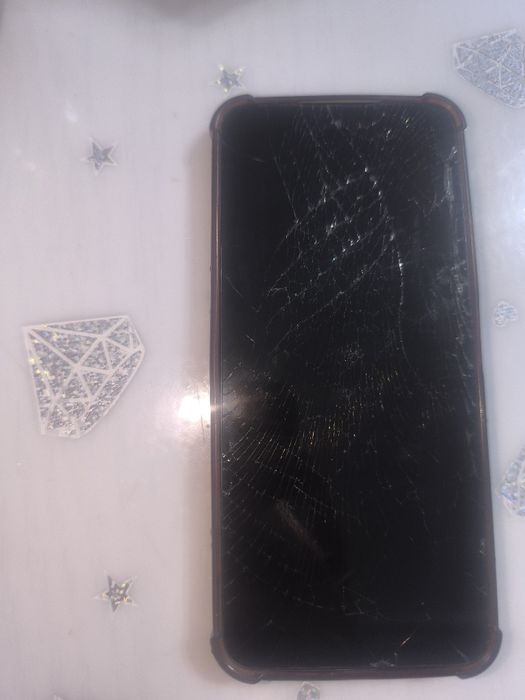 Redmi 12 на 256GB  разбитый, но рабочий, но тормозной