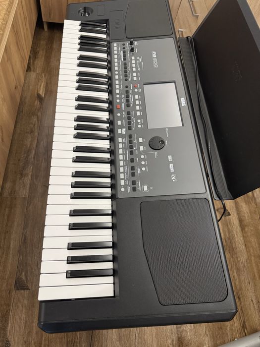 Korg Pa600 (stare ca noua) Husa Set Stativ