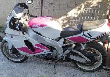 yamaha yzf   de vanzare  750 cc   porneste