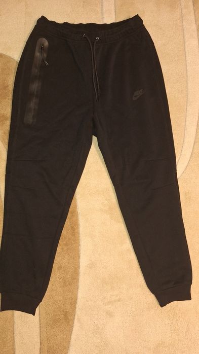 Nike tech fleece черен