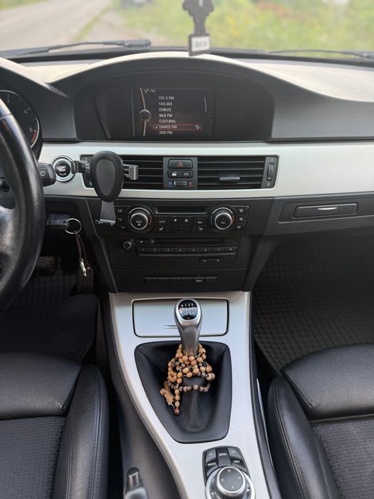 Bmw 320, negru, 2010
