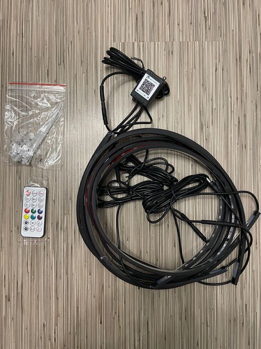 RGB Underglow lumini ambient.