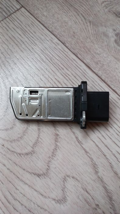 Датчик расходомера воздуха волюметр Audi Ауди A6 A4 Volkswagen b6 Golf