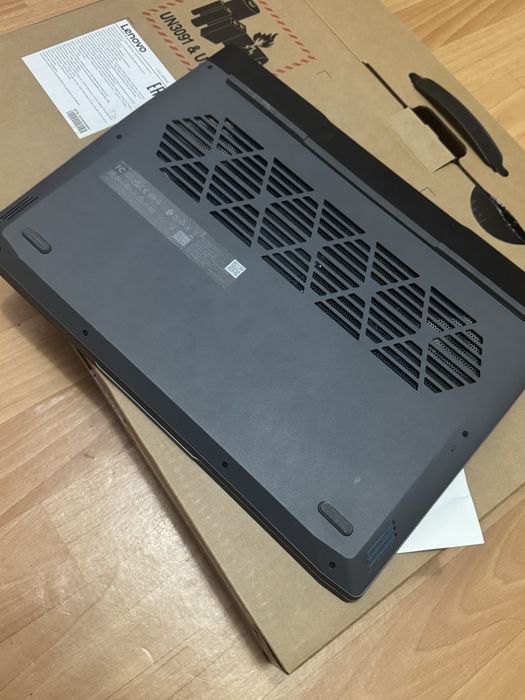 Lenovo LOQ 16IRH8 ноутбук