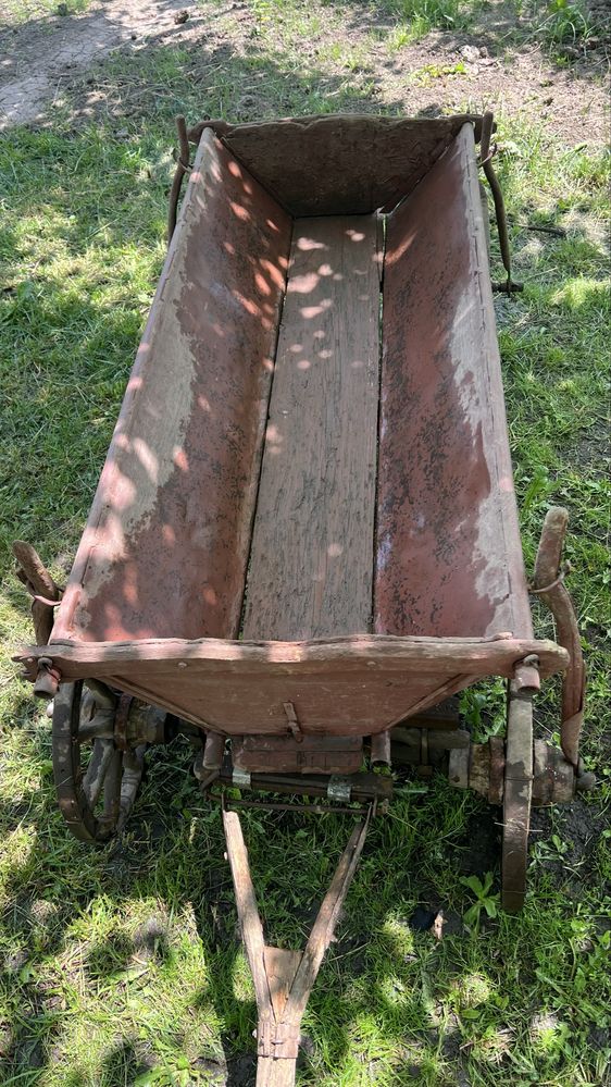 Car de lemn foarte vechi - rustic
