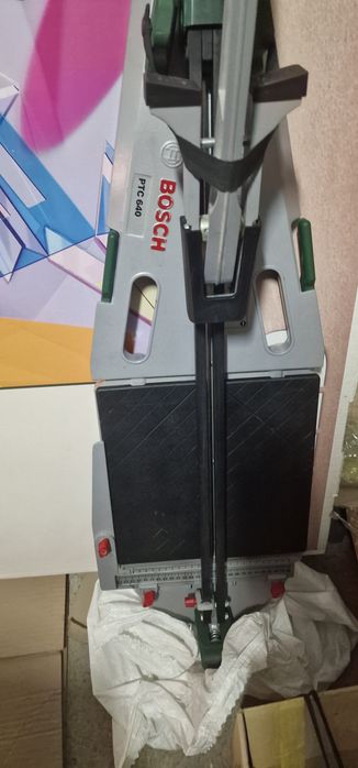 BOSCH Машина за рязане на плочки PTC 640