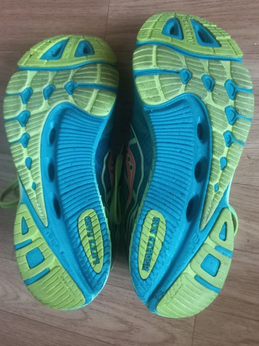Vând pantofi sport Saucony