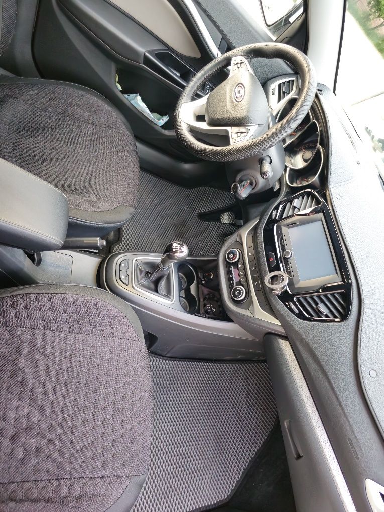 Lada Vesta SW Cross luxe multimedia