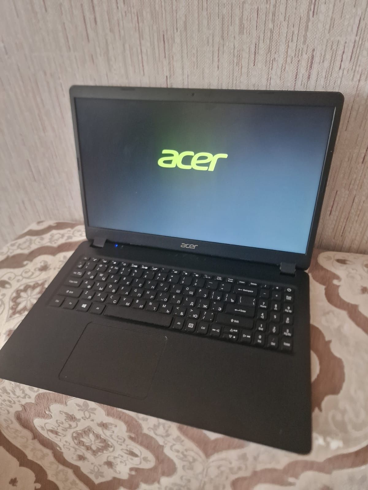 Продам ноутбук Acer i3