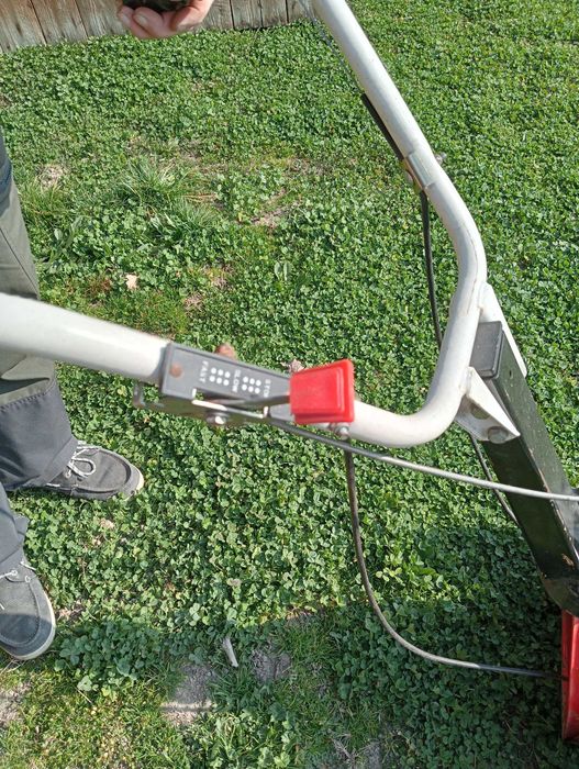 Vând motocoasă benzina