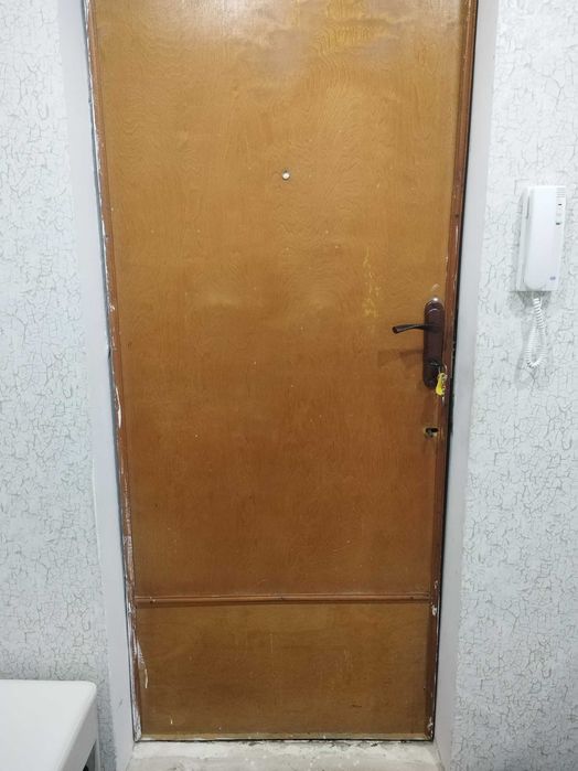 Продаётся дверь металлическая