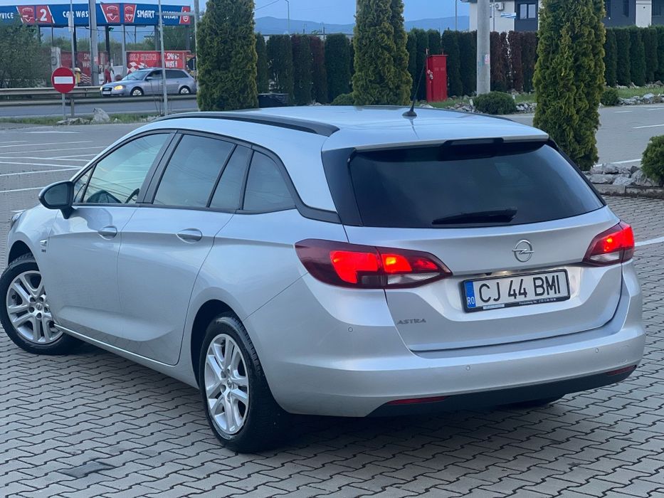 Vând Opel Astra K