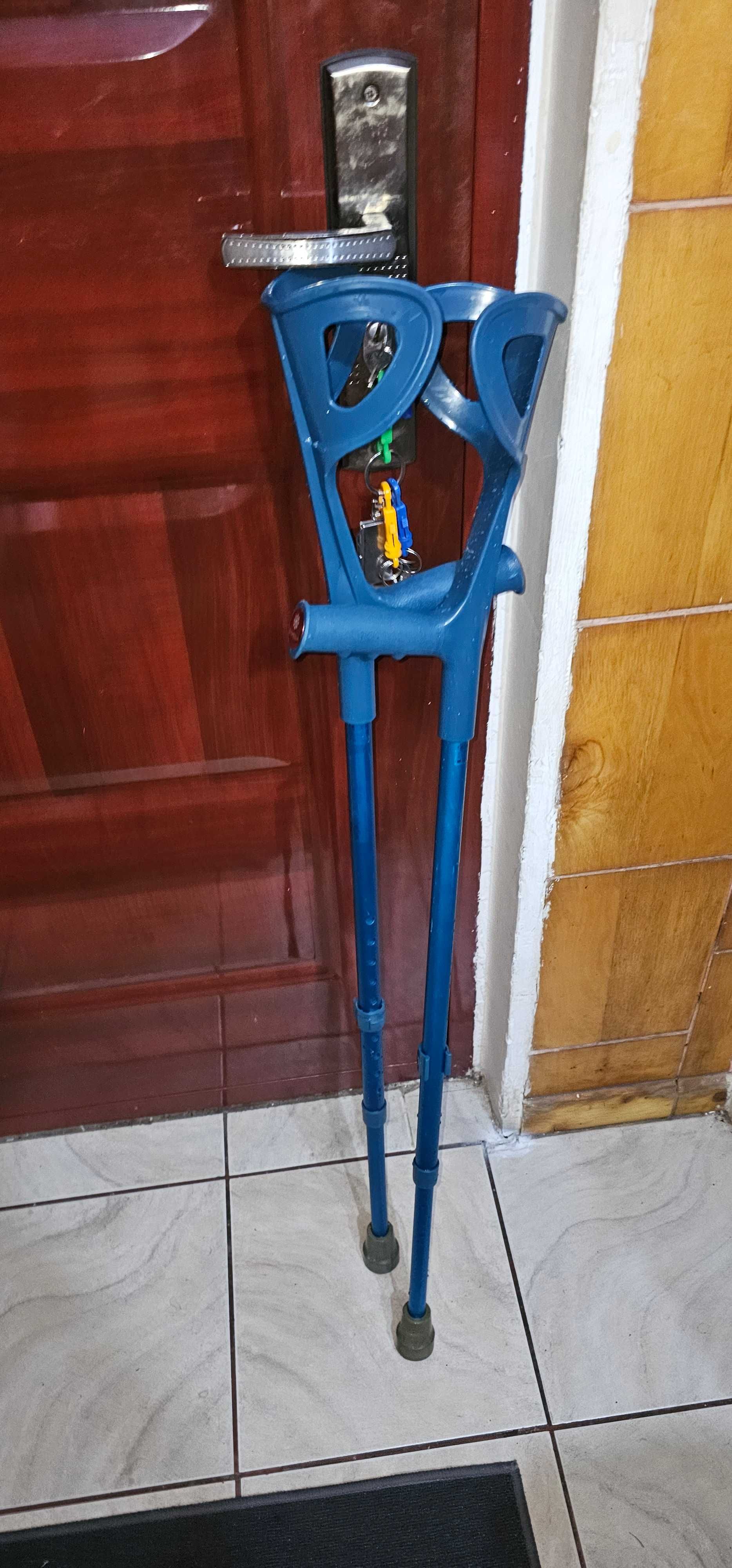 carje din aluminiu pentru adulti
