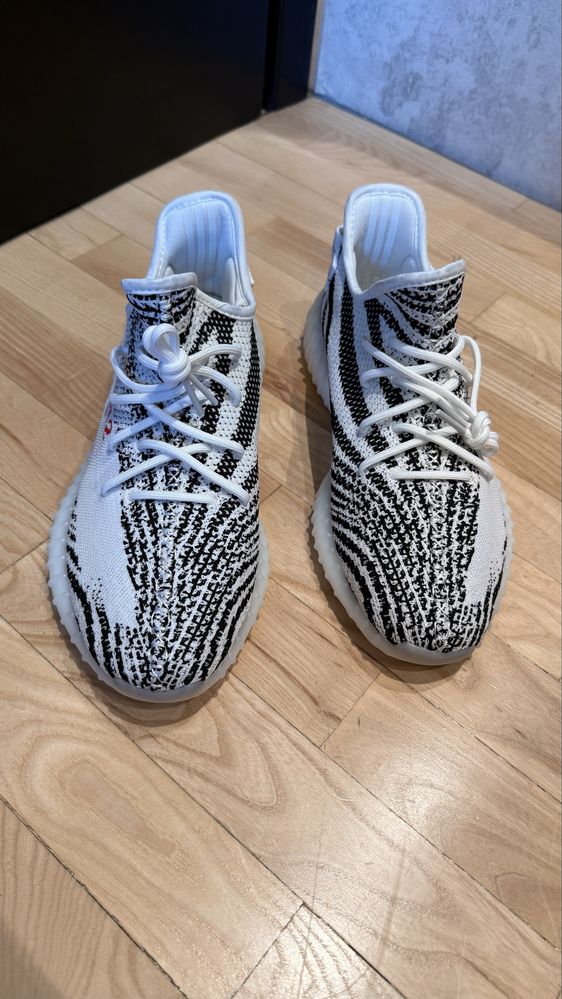 Yezzy 350 zebra чисто нови, номер 45