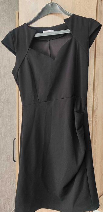 Черна официална рокля по тялото