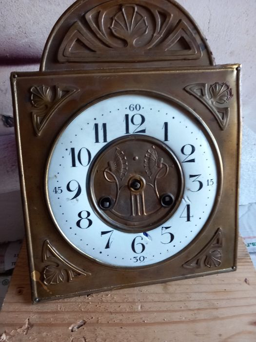 Vând mecanisme și cutii pendule