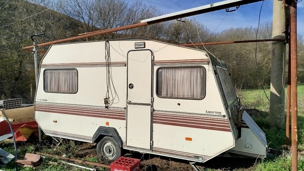 Каравана без документи за регистрация