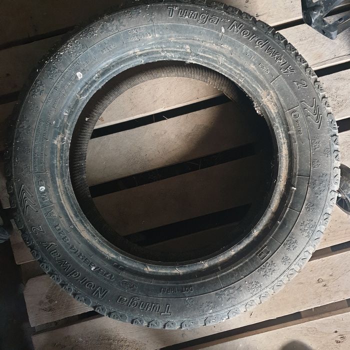 зимный шиный,размер:175/64 R14