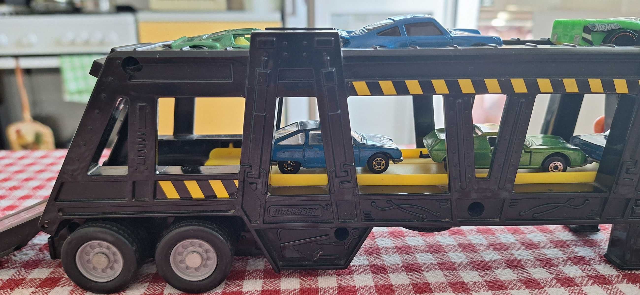 MATCHBOX камион автотранспортер - като нов