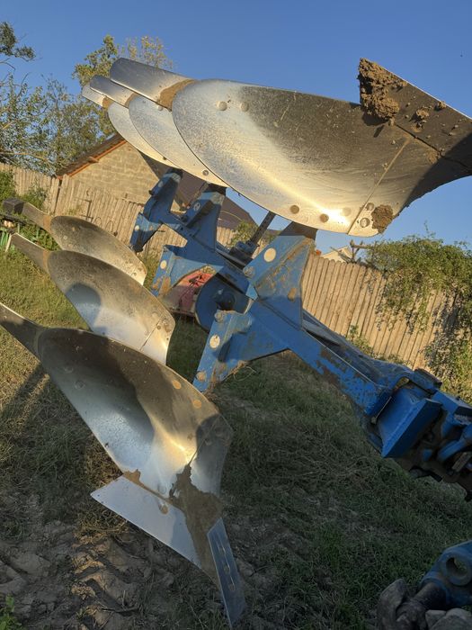 Vând Plug reversibil hidraulic RABEWERk 2+1