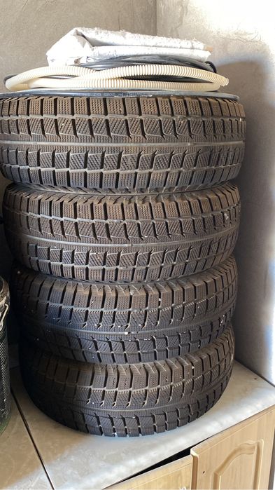 Шины 185/65/14 почти новый
