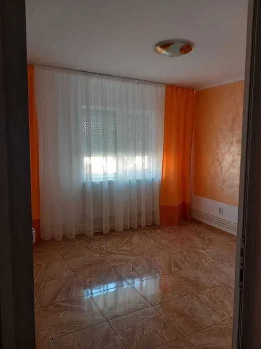 Vând apartament 3 camere