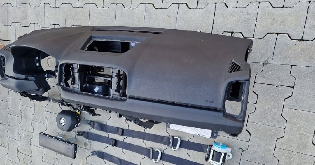 Plansa de bord Skoda Karoq Facelift cu air baguri si centuri, original