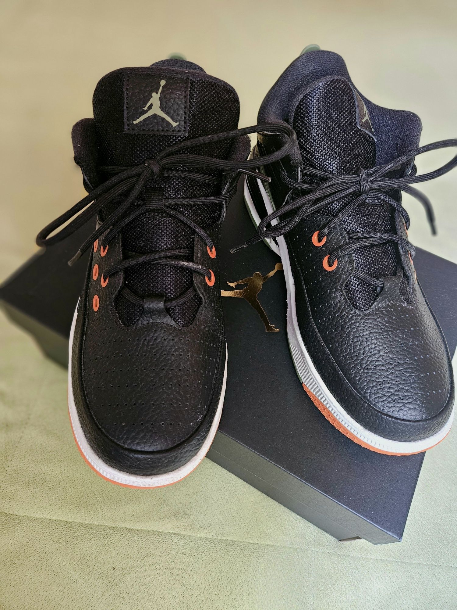 Nike jordan max aura