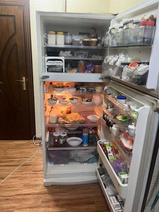 Продаётся холодильник шарп!