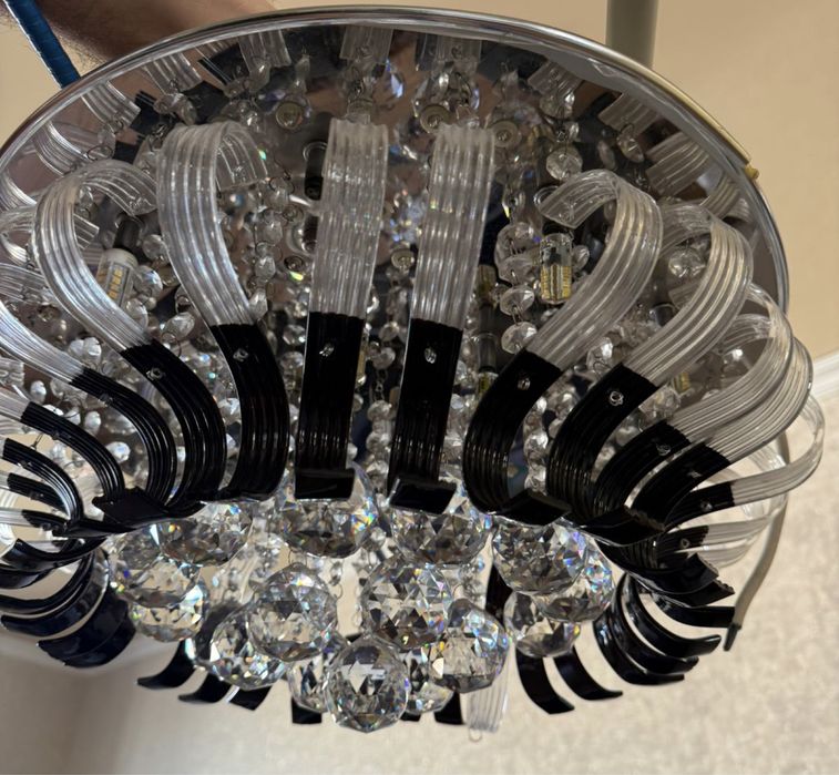 Продам стильную люстру,писать в лс