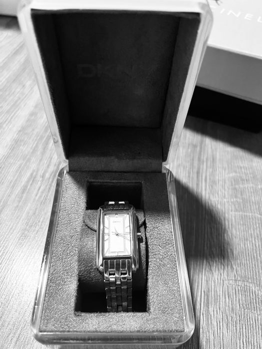 Ceas dama DKNY cu bratara argintie