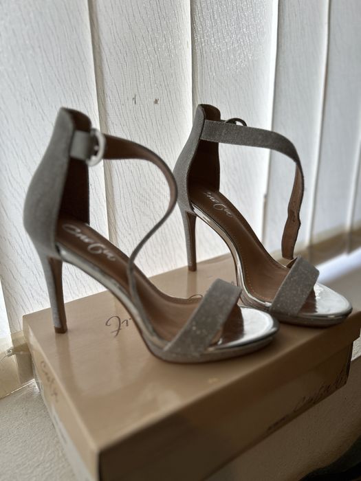 Vand sandale elegante