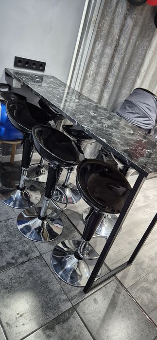 Продам барный стол со стульями