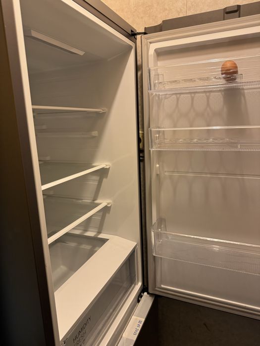 Frigider Samsung model RB33B612ESA