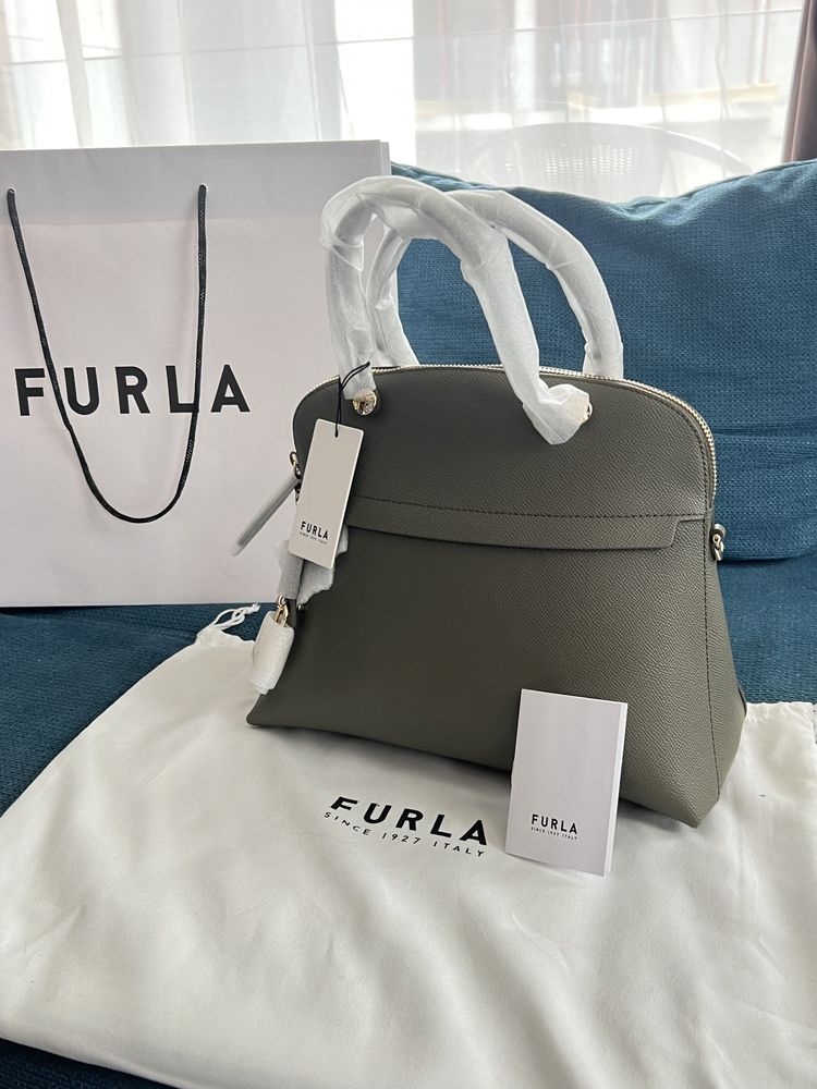 Furla Classic в бяло и зелено.100%оригинал..Със сериен номер,етикети