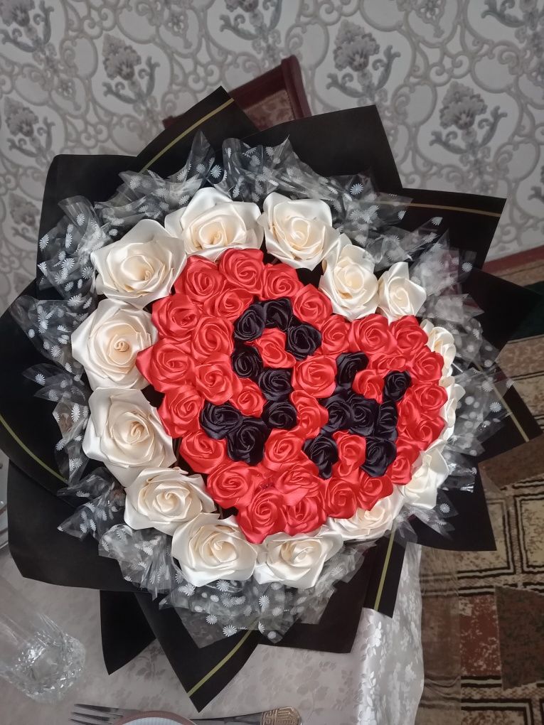 Подаркиге букетлер бар
