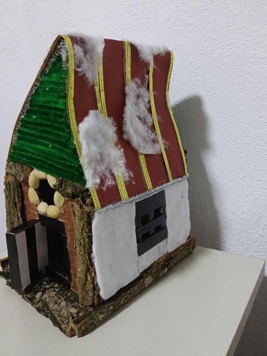 Vând ornamente de Crăciun