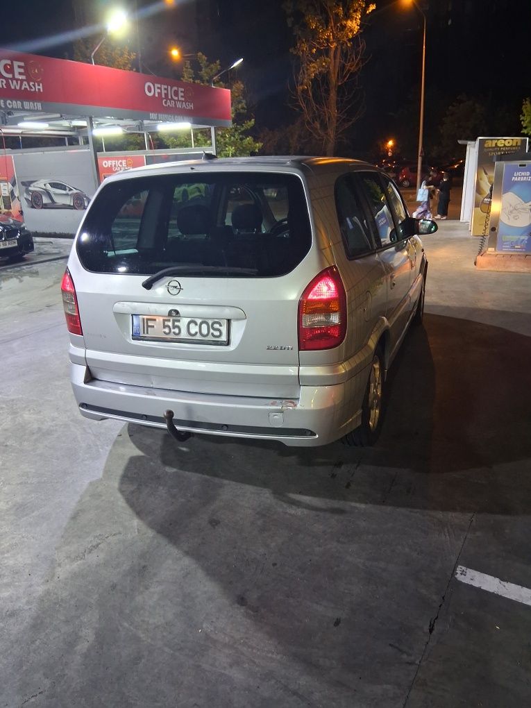 Vând Opel zafira