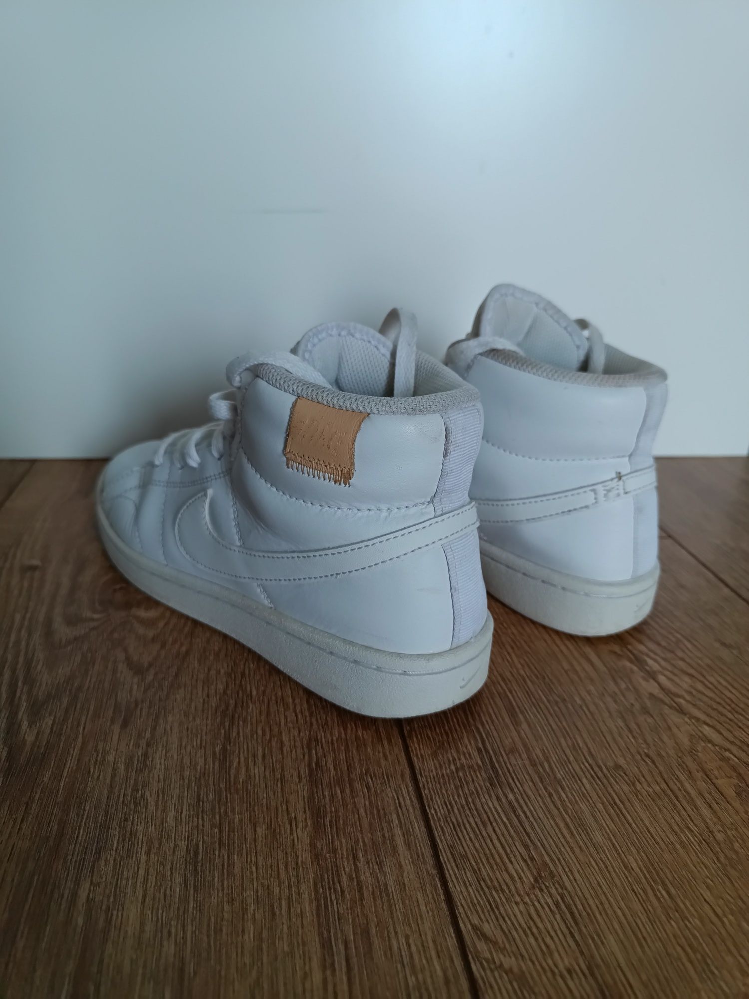 Ghete Nike albe inalte