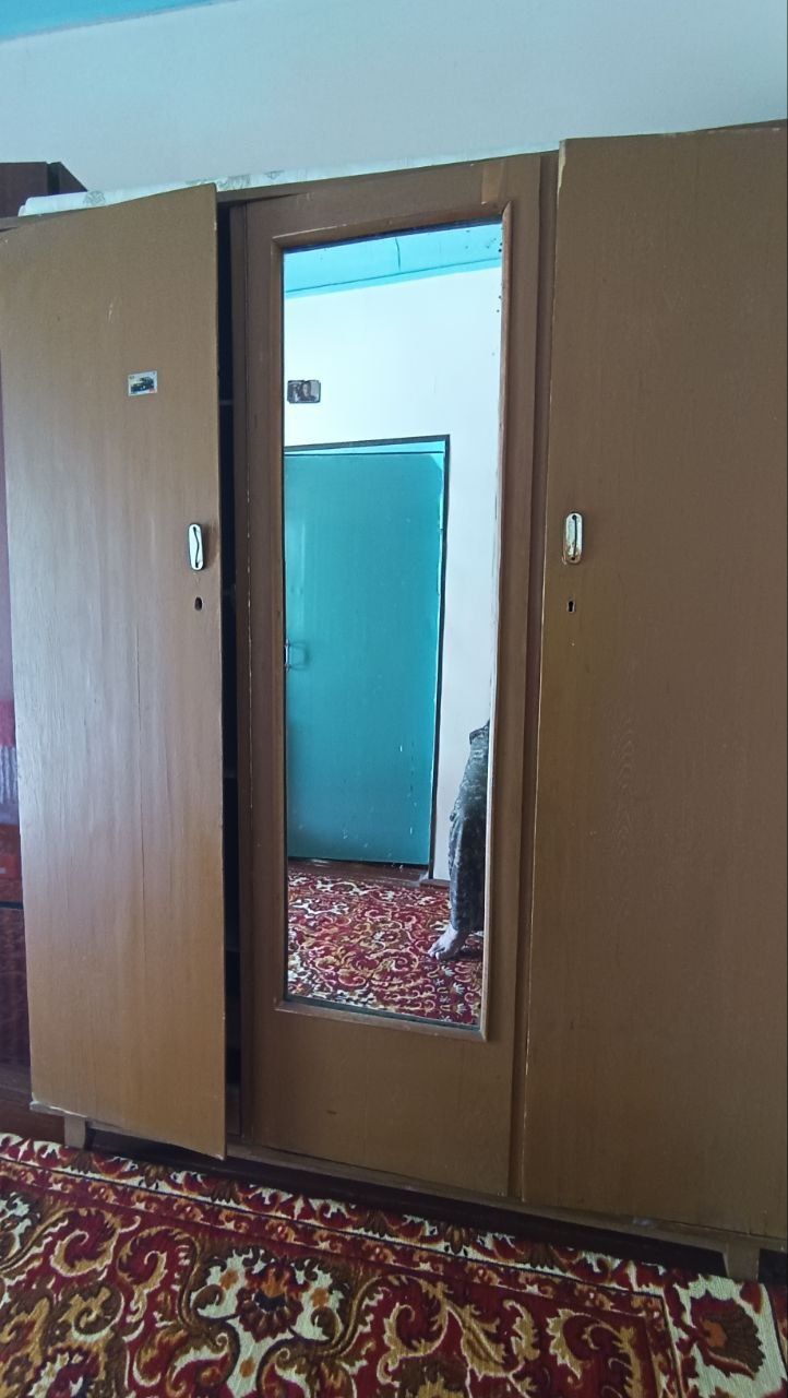 Шкаф советский в хорошем состоянии